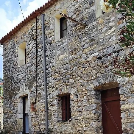 Polly Fournarou Tower-house بيت للعطل