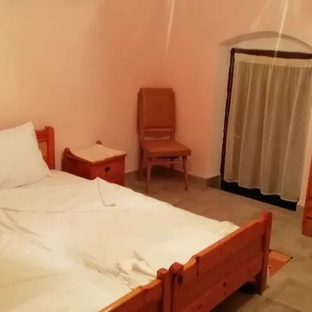 Polly Fournarou Tower-house بيت للعطل *