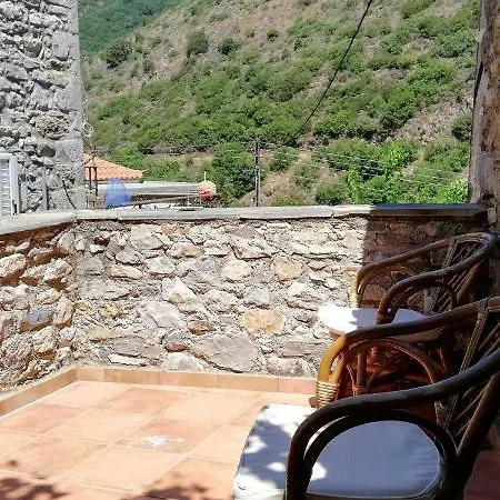 Polly Fournarou Tower-house Nyaraló