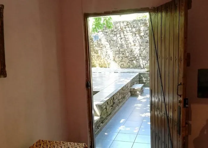Polly Fournarou Tower-house * Milea (Messenia)